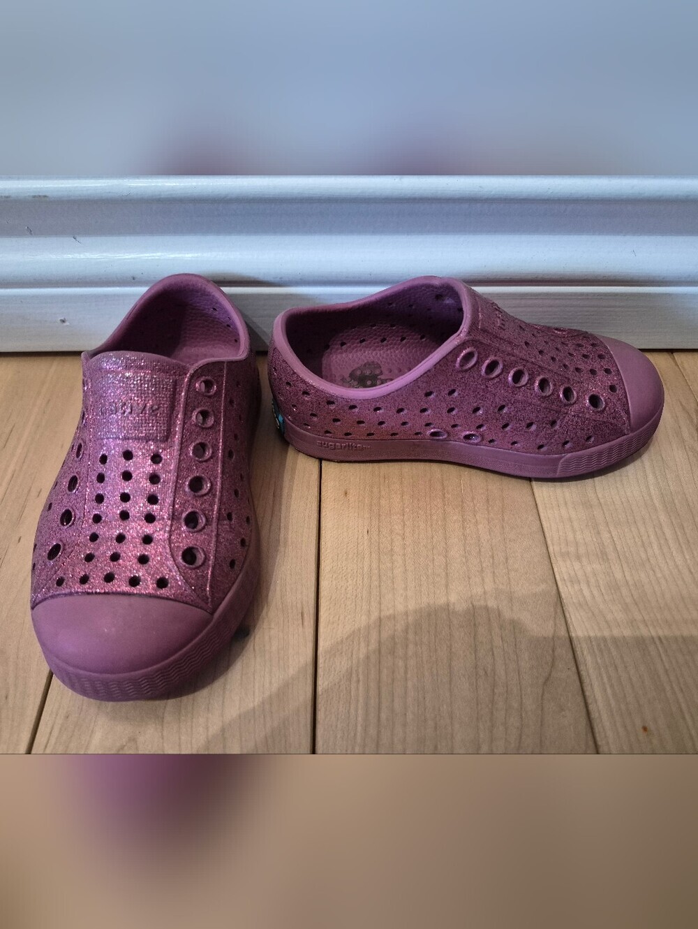 Native toddler girls size 6 sparkly pink shoes